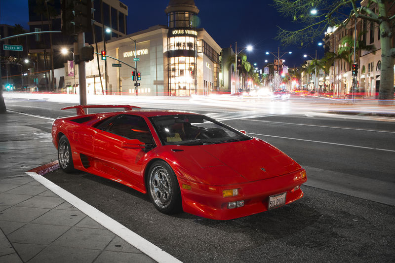 Soubor:Red Lamborghini Diablo at night Axion23.jpg