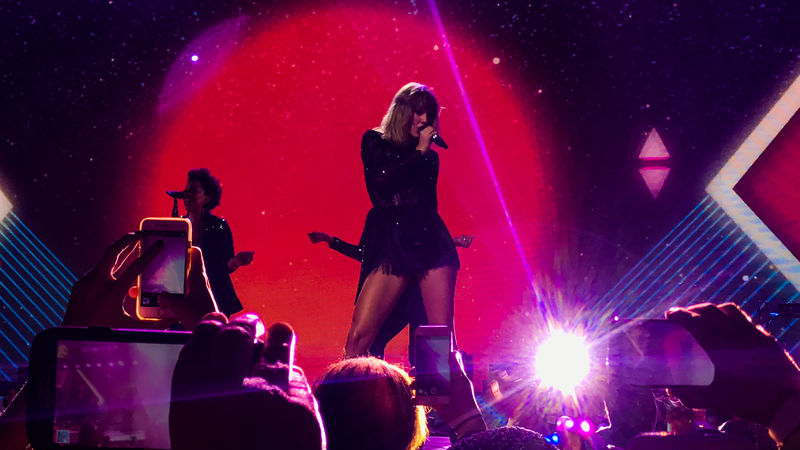 Soubor:Taylor Swift NOW Super Saturday Night IMG 1746 edited (33159469165).jpg