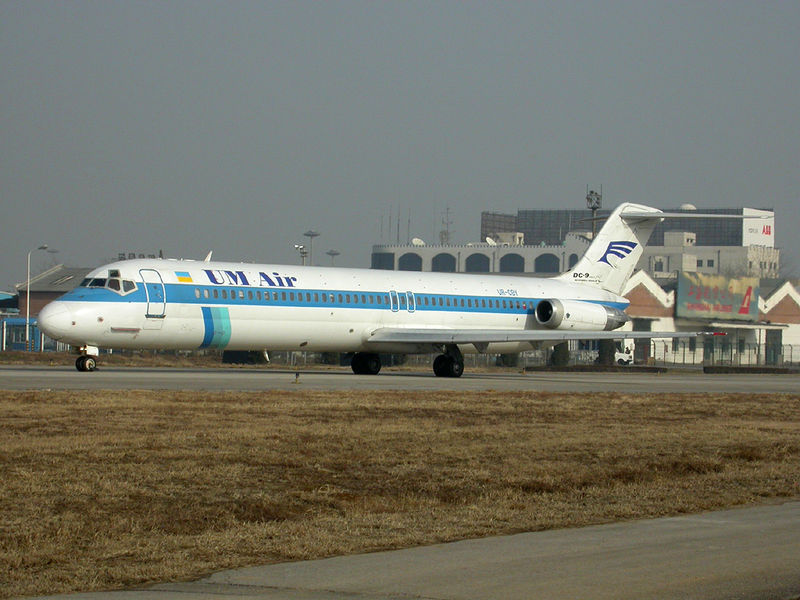 Soubor:DC-9 UR-CBY.JPG