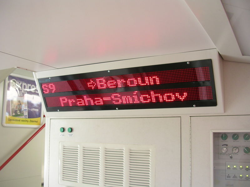 Soubor:Vnitřní informační panel vlaku.jpg