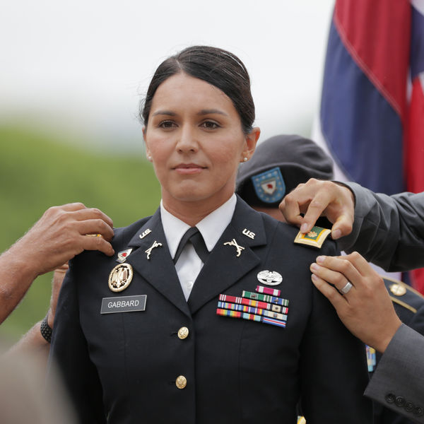 Soubor:Tulsi-gabbard-promoted-major.jpg