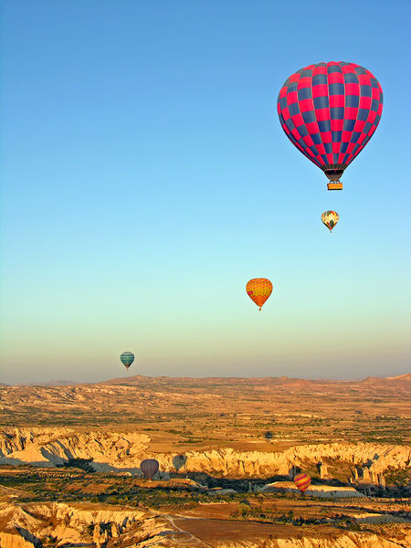 Soubor:Turkey-2073-6 Balloons-some high, some low, and I was smiling from ear to ear-DJFlickr.jpg