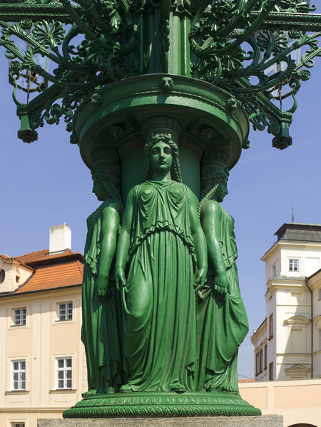 Soubor:Czech-2013-Prague-Gas lamp at Prague Castle 01.jpg