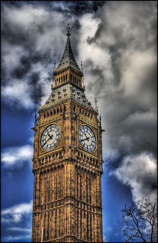 Big Ben je hovorové označení slavné hodinové věže Westminsterského paláce.