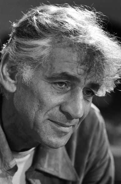 Soubor:Leonard Bernstein 1971-2.jpg
