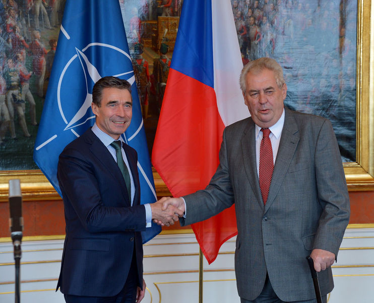 Soubor:NATO Secretary General visits the Czech Republic-Flickr1.jpg