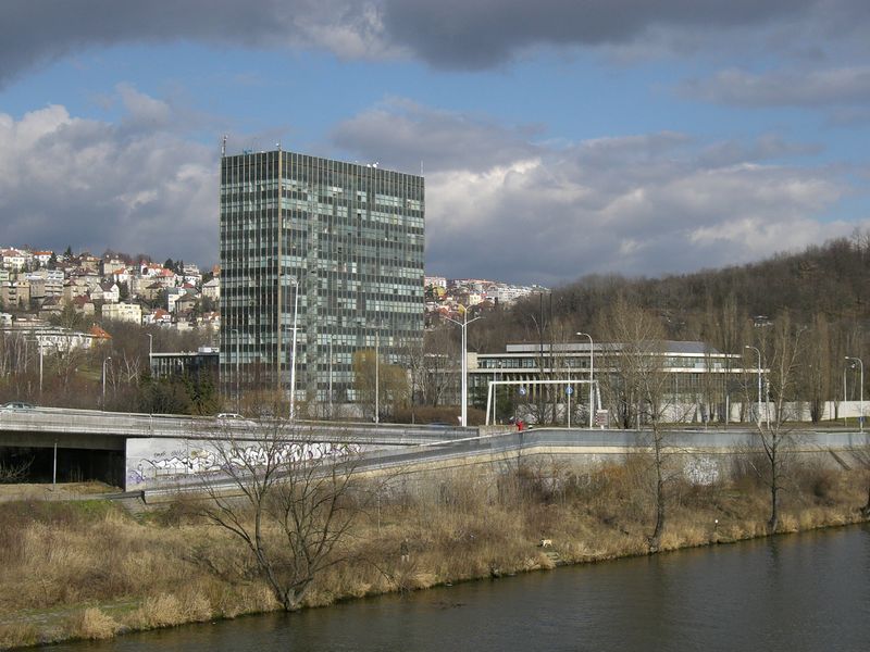 Soubor:Faculty of Mathematics and Physics, Charles University, Prague.jpg
