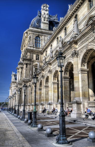 Soubor:Louvre-Paris HDR.jpg