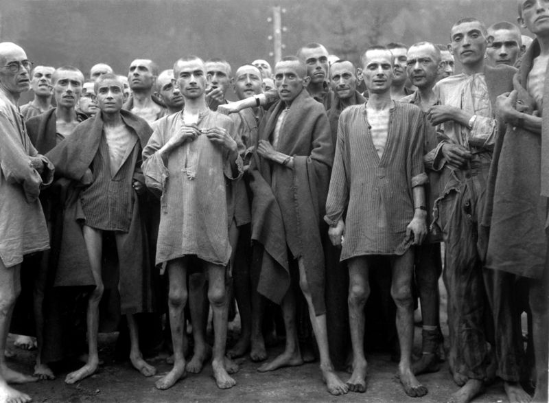 Soubor:Ebensee concentration camp prisoners 1945.jpg