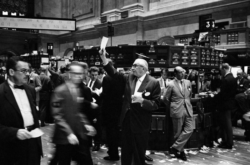 Soubor:NY stock exchange traders floor LC-U9-10548-6.jpg