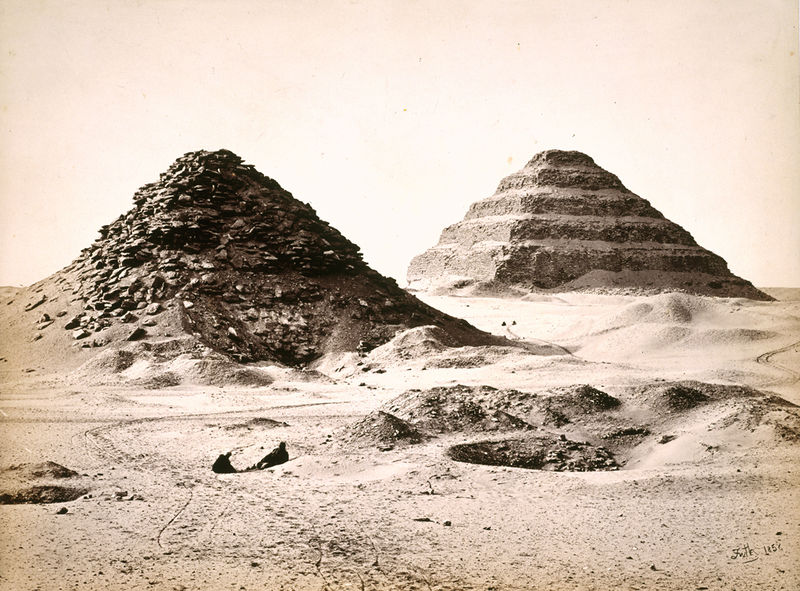 Soubor:Frith, Francis (1822-1898) - The Pyramids of Sakkarah from the North East. 1858.jpg