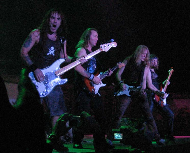 Soubor:Iron Maiden - bass and guitars 30nov2006.jpg