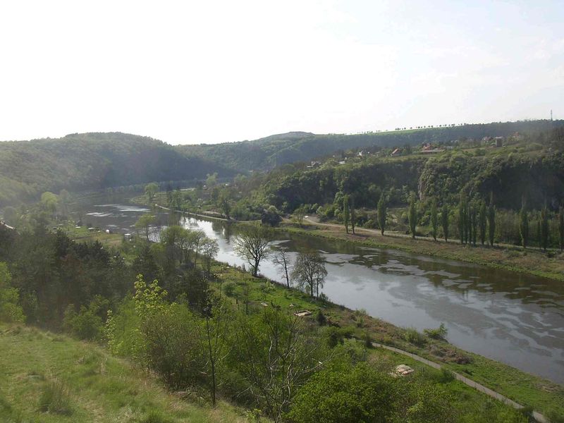 Soubor:Vltava River from Levy Hradec CZ.JPG