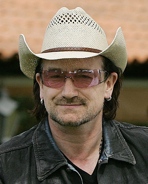 Soubor:Bono-hat-glasses.jpg