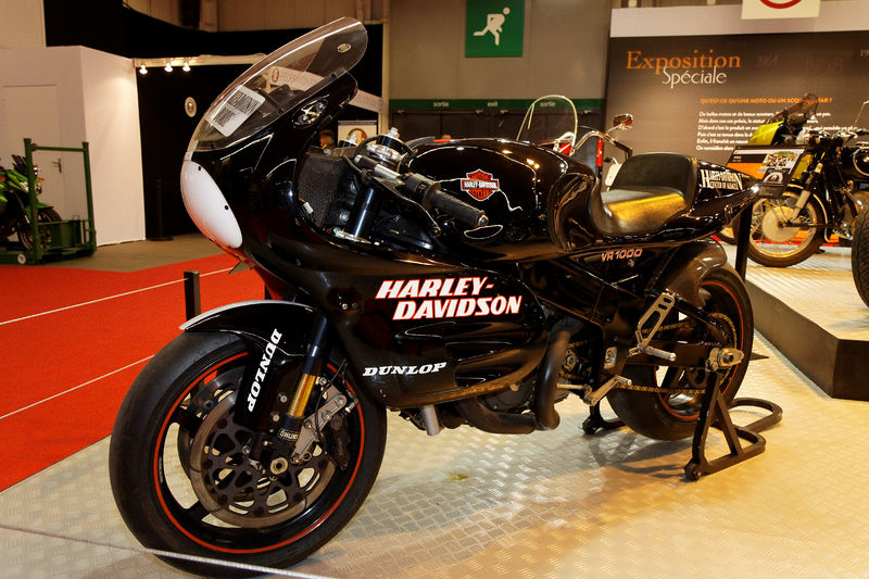 Soubor:Paris - Salon de la moto 2011 - Harley-Davidson - VR1000 - 001.jpg