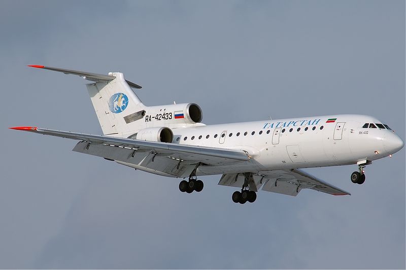 Soubor:Tatarstan Airlines Yakovlev Yak-42 RA-42433 Nikiforov.jpg