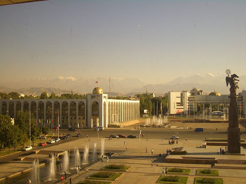 Soubor:E7903-Bishkek-Ala-Too-Square.jpg