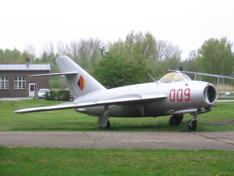 Soubor:MiG-17-2008-Peenemunde-tail.jpg