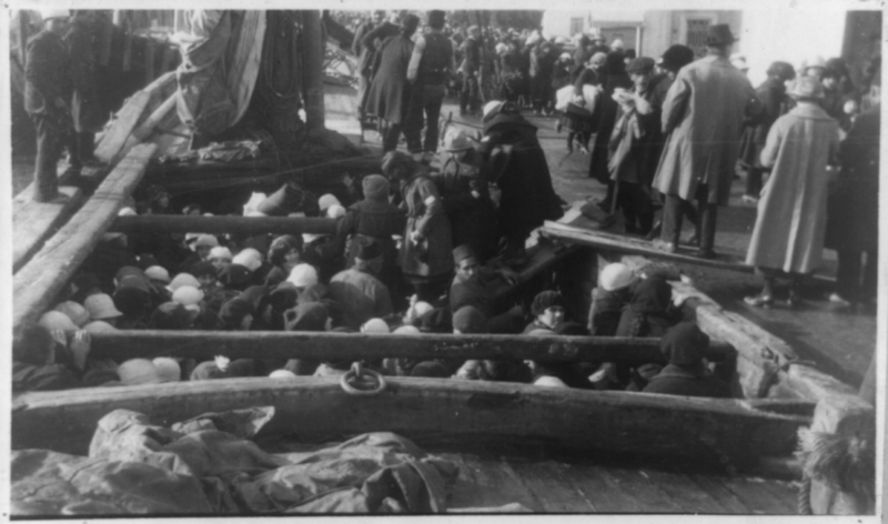 Soubor:Near East relief armenians bound for Greece.png