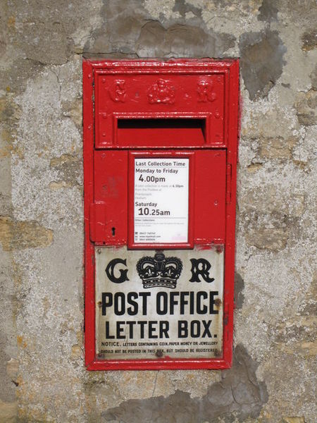 Soubor:GR "Ludlow" postbox at Sinderhope - geograph.org.uk - 1216577.jpg