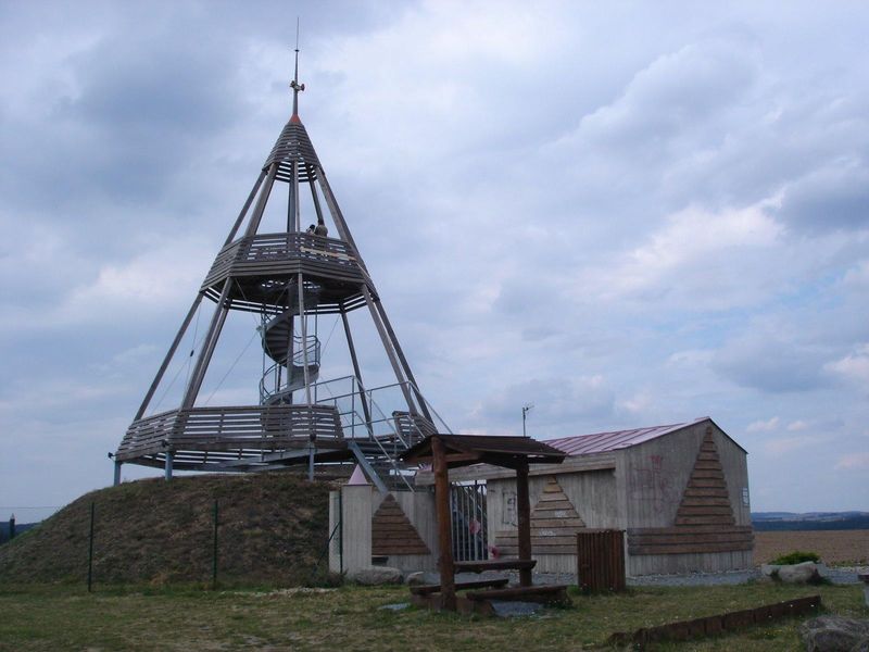 Soubor:Lookout in Ocmanice, Czech Republic.jpg