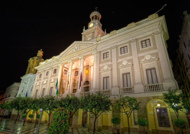Soubor:Ayuntamiento de Cádiz (Spain), HDR.jpg