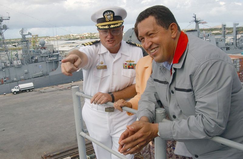 Soubor:Hugo Chávez on USS Yorktown.jpg