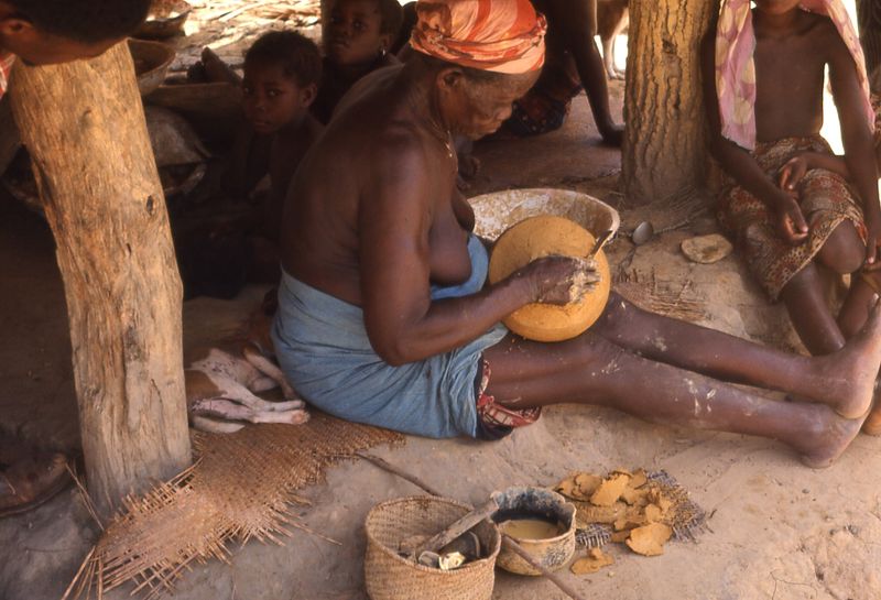 Soubor:Liberia - Pottery making.jpg