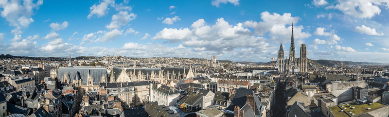 Soubor:Rouen as seen from Le Gros Horloge tower 140215 1.jpg