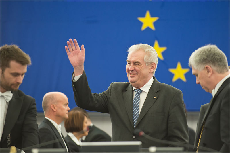 Soubor:A smiling Czech President Miloš Zeman waves at the people in the plenary chamer in Strasbourg-Flickr.jpg