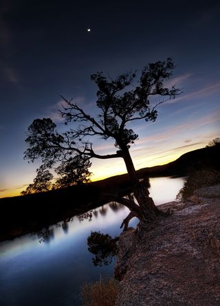 Hluboká a krásná řeka míří do noci (Austin, HDR, 2009)