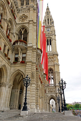Vídeňská radnice (Vienna's City Hall) je neogotická budova ve Vídni.