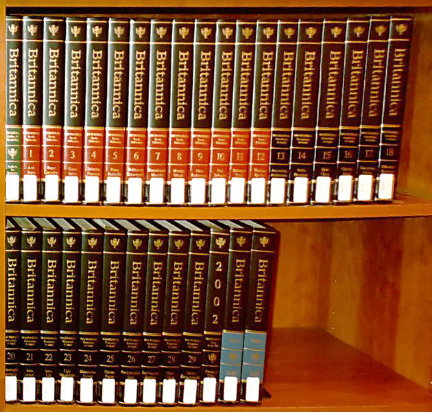 Soubor:Encyclopaedia Britannica 15 with 2002.jpg