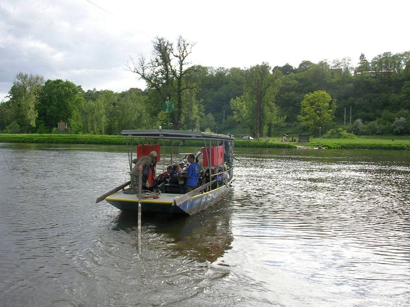 Soubor:Přívoz Klecánky-Roztoky 2.jpg