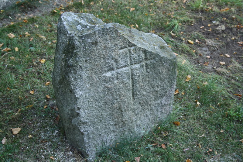 Soubor:Penitence cross at cemetery in Koněšín, Czech Republic.jpg