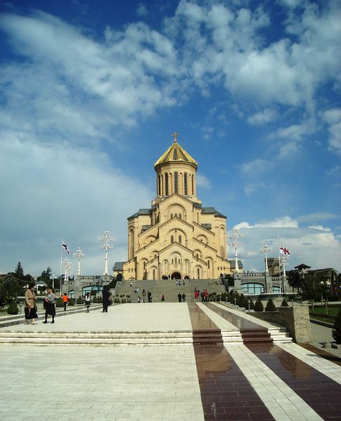 Soubor:Tbilisi Sameba Cathedral (May 3, 2009).jpg