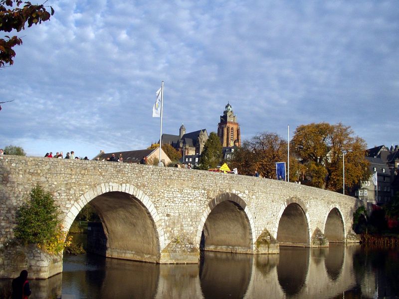 Soubor:Brücke über die Lahn in Wetzlar.jpg