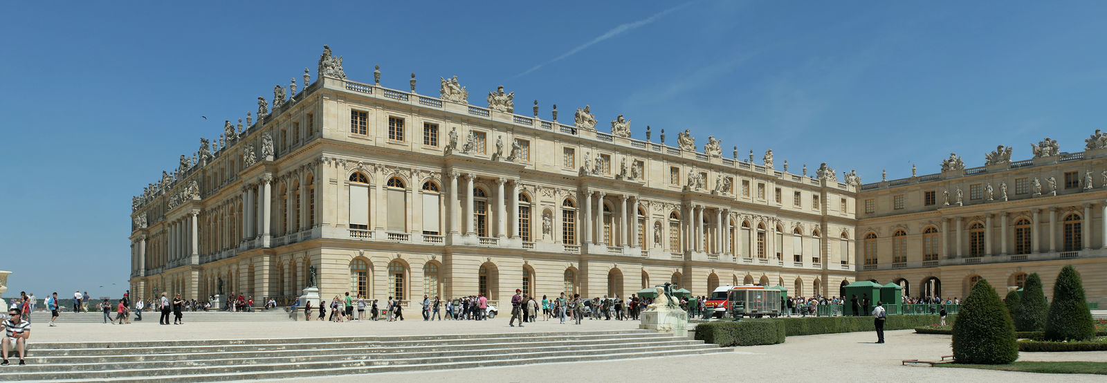 Panorama zámku ve Versailles