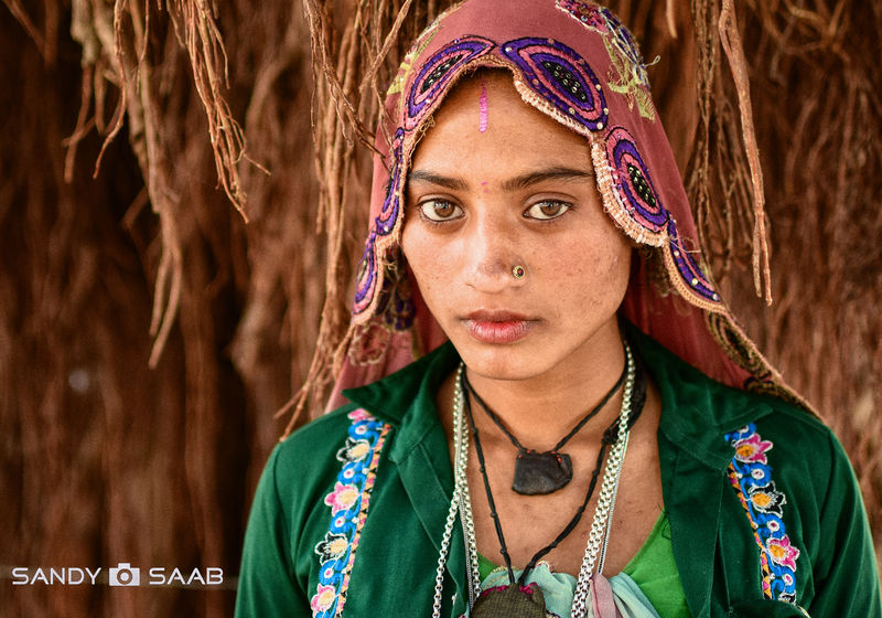 Soubor:Gypsy girl with magical eyes. Reminds me Afghan girl-Flickr.jpg