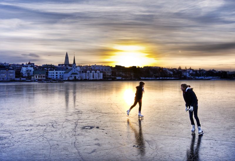 Soubor:Morning Skaters in Iceland-TRFlickr.jpg