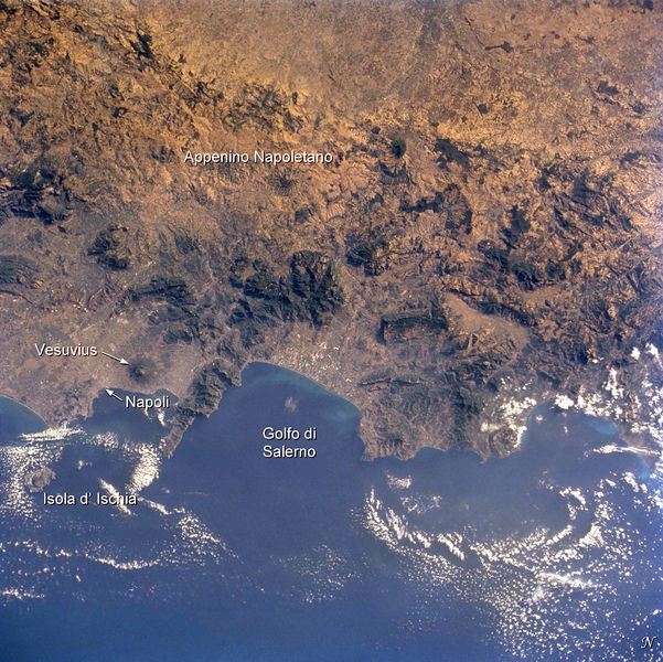 Soubor:Vesuve-NASA.jpg