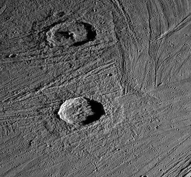 Soubor:Craters on Ganymede.jpg