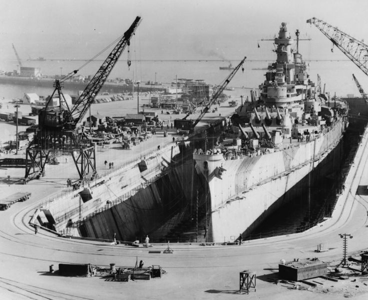Soubor:USS Iowa 1945 LOC 182971pu.jpg