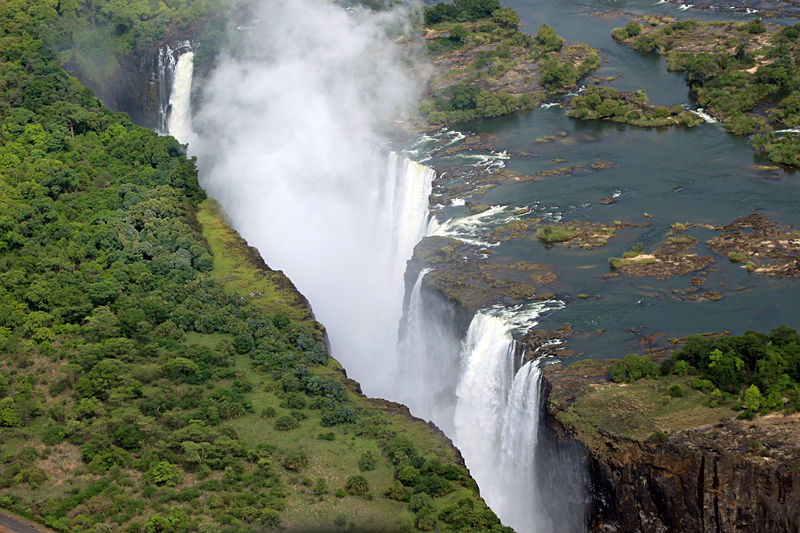 Soubor:Victoria Falls-Zimbabwe-Flickr1.jpg