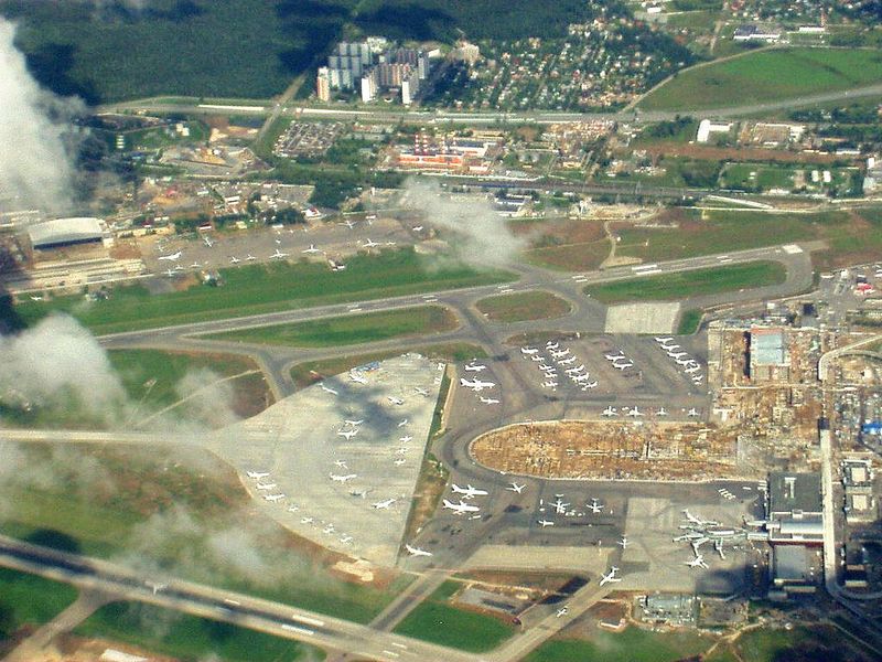 Soubor:Vnukovo airport under renovation aerial view.JPG