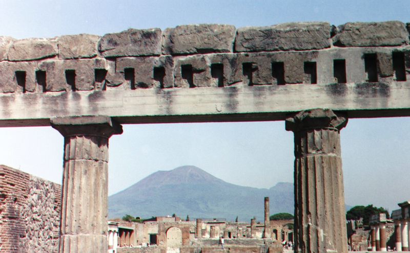 Soubor:Pompeiiandvesuvius.jpg