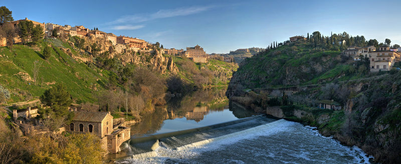 Soubor:Tagus River Panorama - Toledo, Spain - Dec 2006.jpg
