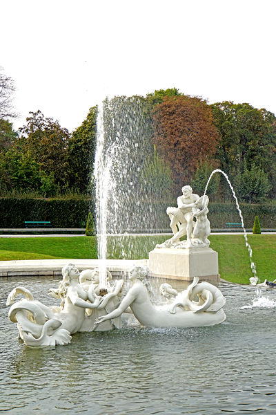 Soubor:Austria-03488-Cascading Fountain Statues-DJFlickr.jpg