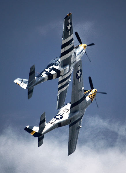 Soubor:P-51 Mustangs Flickr.jpg
