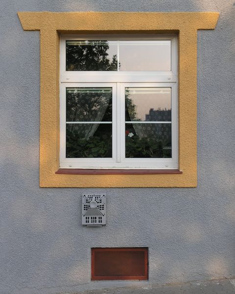 Soubor:Praha, Stresovice - Na Malovance 14 (okno I).jpg